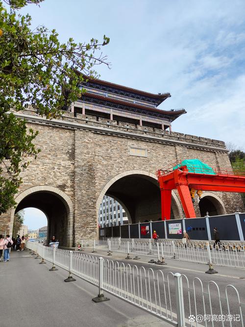 南京之旅《仪凤门》顺路打卡随拍,初来南京必游明城墙,南京明城墙总长